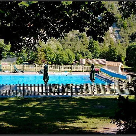 فندق Logis Le Ceans 2*