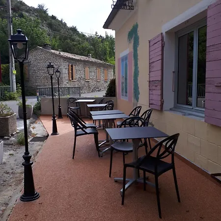 Logis Le Ceans Hotel
